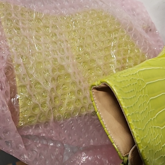 Some really cool..boots - Picture 9 of 9